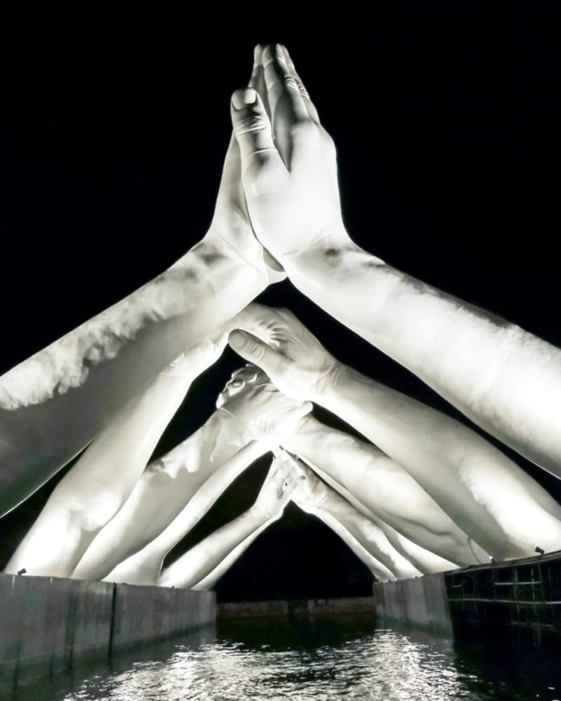 Lorenzo Quinn unveils Building Bridges at the Venice Biennale