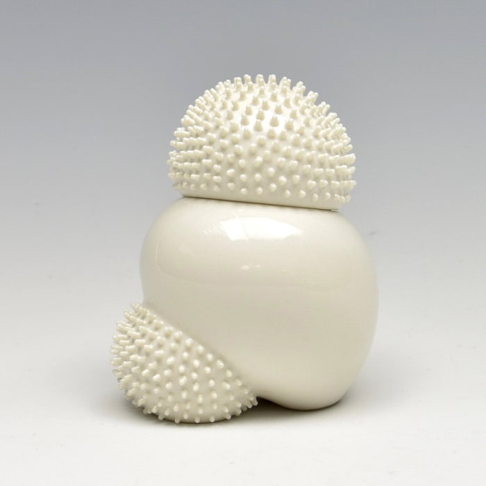 Ikuko Iwamoto, Sea urchin container - white, 2021
