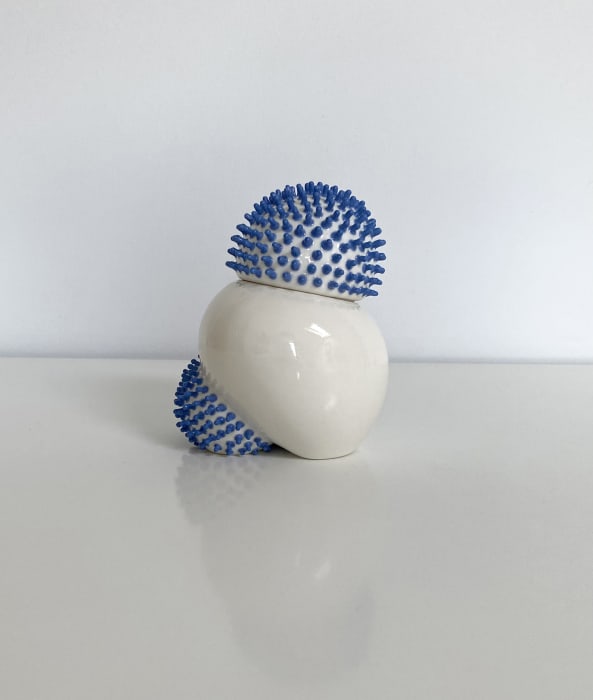 Ikuko Iwamoto, Sea urchin container - dark blue, 2021