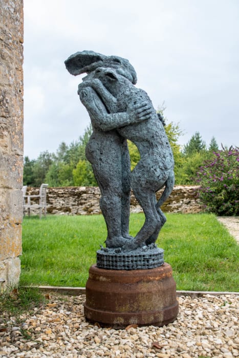 Sophie Ryder, Ladyhare Holding Dog II, Maquette (B/16/12), 2016