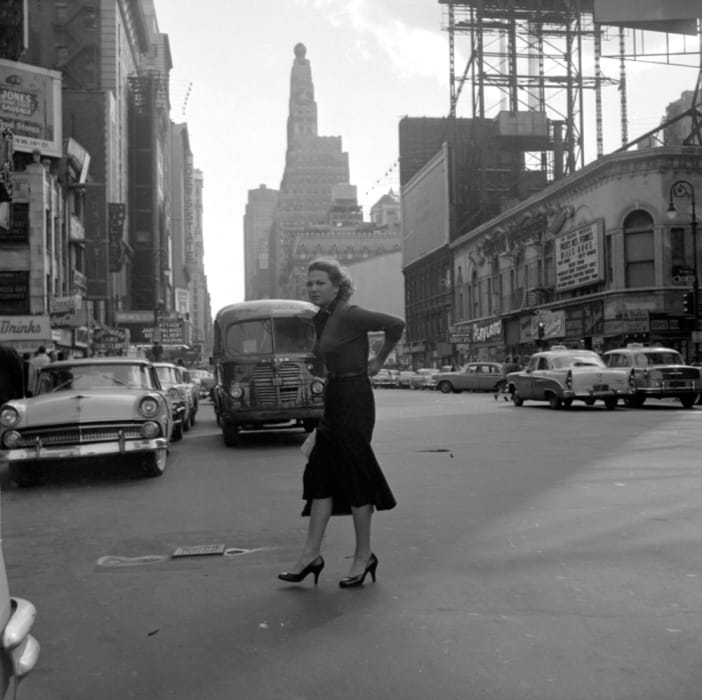 Vivian Maier, M1956W03427 – New York, NY, 1956 (Woman in Street)