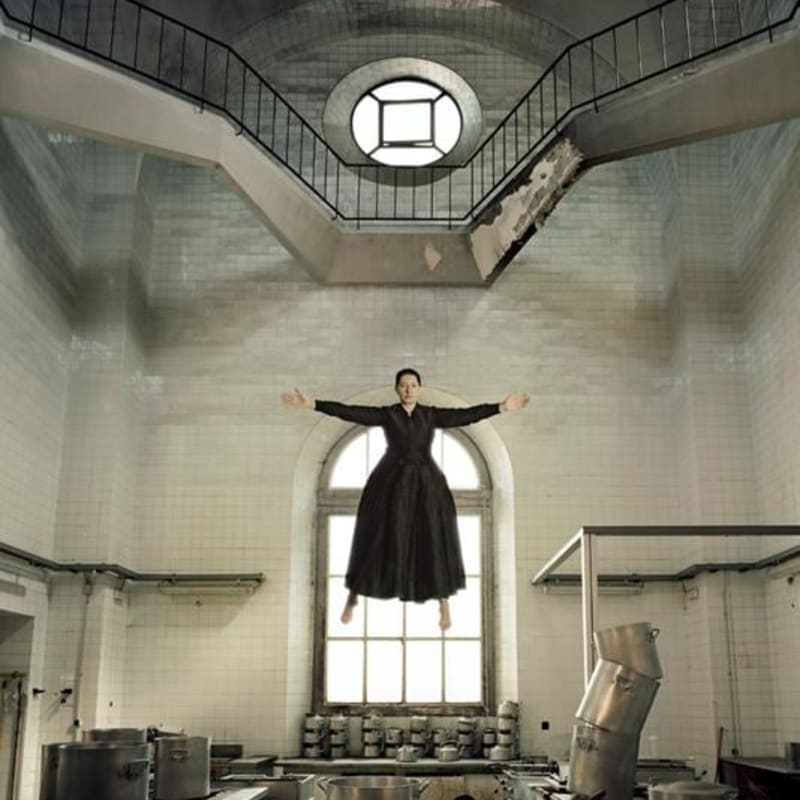 Marina Abramović 玛丽娜·阿布拉莫维奇, The Levitation of Saint Therese 特蕾泽修女的漂浮, 2009