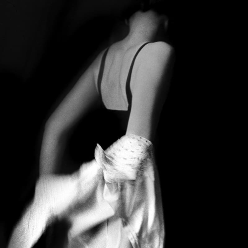 René Groebli, Undressing/Entkleiden (#516), Paris, Das Auge der Liebe, 1952