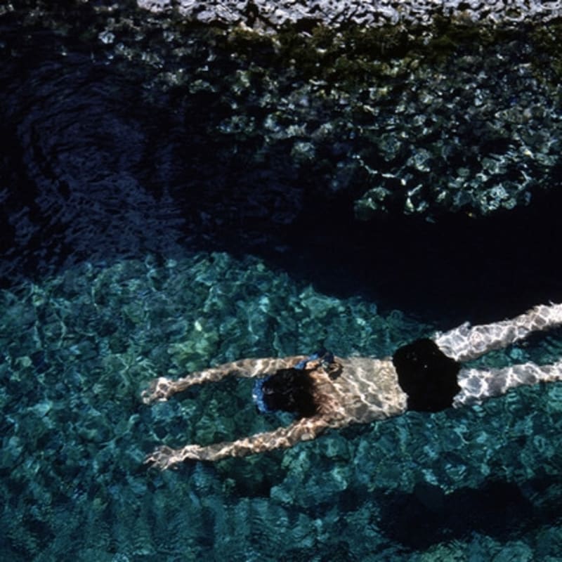 Ernst Haas The Swimmer, Greece Tirage chromogène posthume 47 x 66 cm Dim. papier: 51 x 76,3 cm