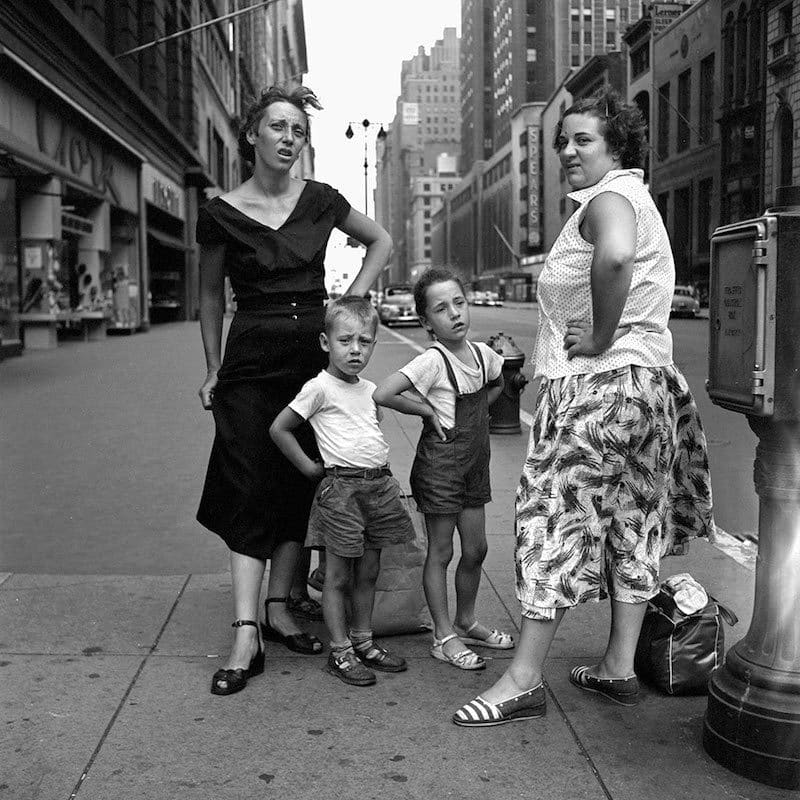 Vivian Maier New York, NY Tirage gélatino-argentique, posthume 30,4 x 30,4 cm Dim. papier: 40,6 x 50,8 cm