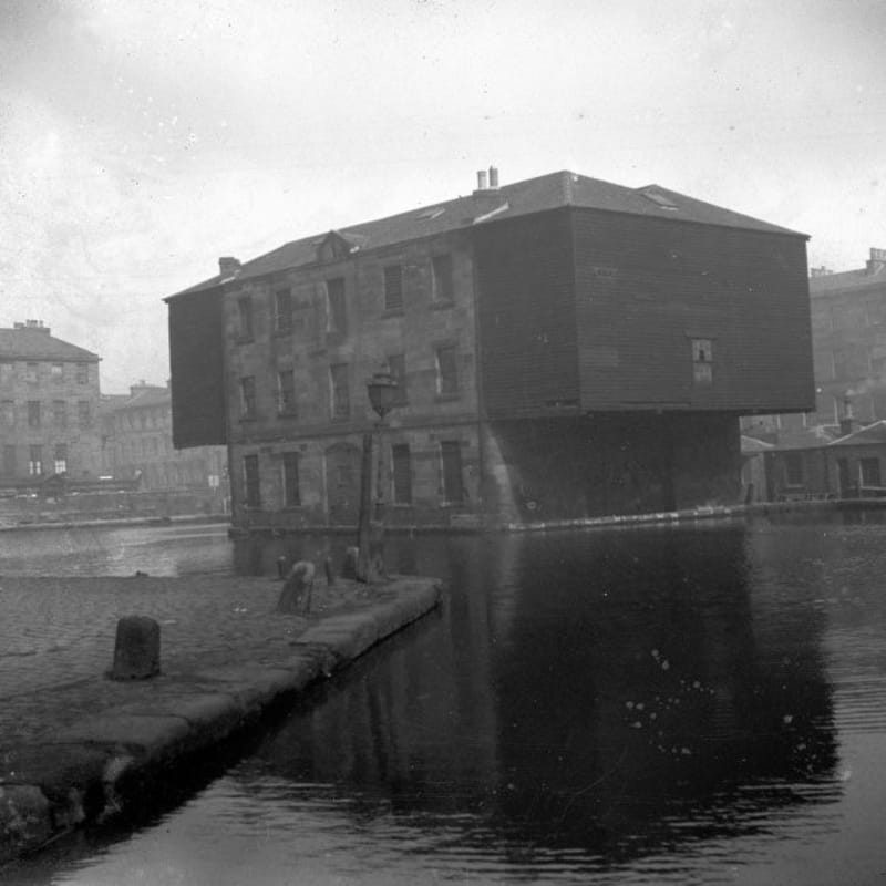 Hopetoun warehouse, Edinburgh Union Canal c.1900 to 1930. Digital image of ED/7623. © Courtesy of HES (Francis M Chrystal Collection).