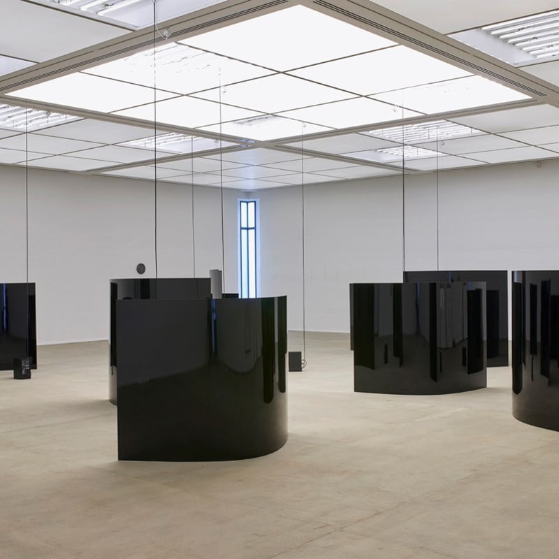 Alicja Kwade, Der Tag ohne Gestern (Dimension 1-11), 2009, Lehmbruck Museum, © die Künstlerin, Photo Dejan Saric