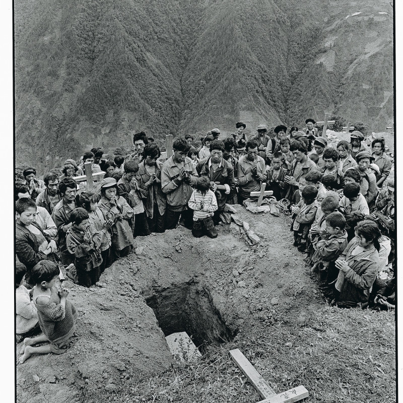 吕楠 Lv Nan，一个孩子的葬礼 A Child's Burial，1993，云南 Yunnan，数字微喷 Inkjet Print，