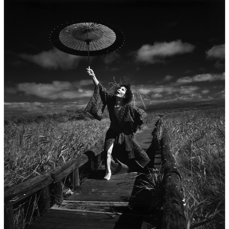大野一雄，在钏路湿原起舞Ⅳ，Kazuo Ohno, Dancing in Kushiro Marsh Ⅳ ，1994，细江英公 Eikoh Hosoe