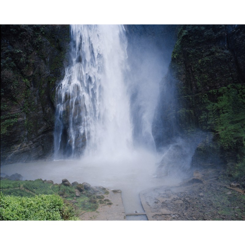2023年7月，湖南吉首，瀑布。 July 2023, Jishou, Hunan Province A wild waterfall