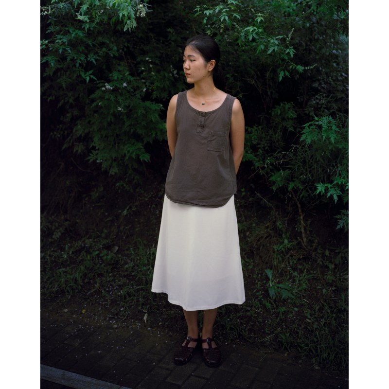 杨维翰，选自《张岱青在荆条树下》，2021。168 x 133cm, 收藏级艺术微喷 Yang Weihan, Selected from Zhang Daiqing Under the Chaste Tree, 2021. 168 x 133cm, Archival Inkjet Print