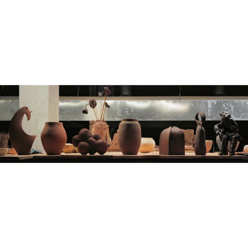 杨维翰，《清华大学陶瓷艺术与设计实验室（一）》，2021。60.5 x 193cm，收藏级艺术微喷 Yang Weihan, Ceramic Art & Design Lab, Tsinghua University I, 2021. 60.5 x 193 cm, Archival Inkjet Print