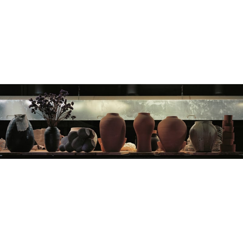 杨维翰，《清华大学陶瓷艺术与设计实验室（二）》，2021。60x 195cm，收藏级艺术微喷 Yang Weihan, Ceramic Art & Design Lab, Tsinghua University II, 2021. 60 x 195cm, Archival Inkjet Print