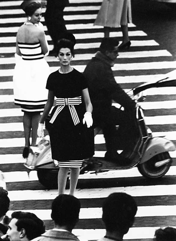 William Klein, Simone + Nina, Piazza di Spagna, Rome, 1960