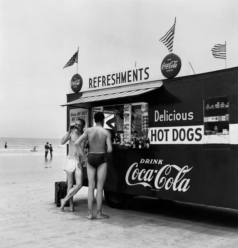 Berenice Abbott, Silky's Hot Stand, Florida, 1954