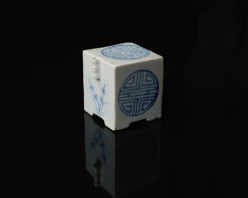 Ahn Dong-Oh 안동오 (An Togo 安東五), White porcelain water dropper 白磁水滴