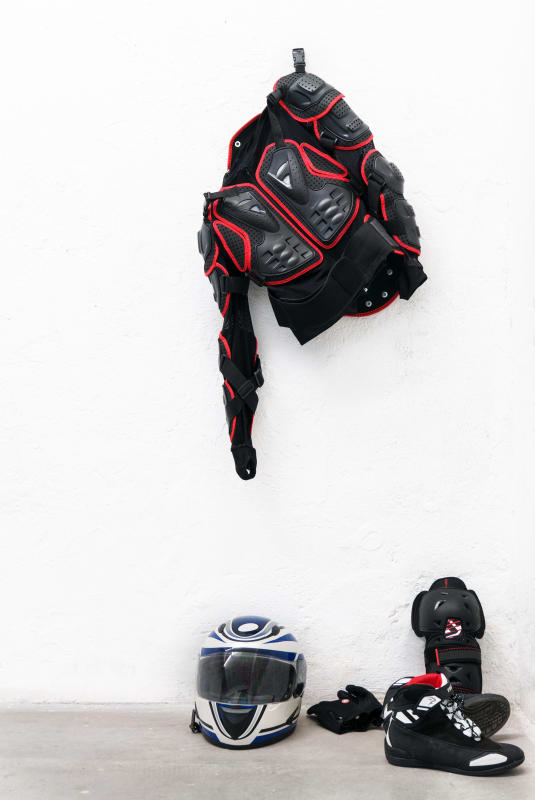 Giang Nguyễn The Fall Installation and performance