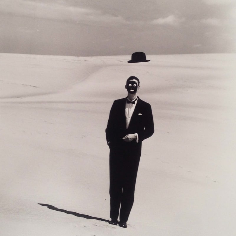 植田正治 Ueda Shoji Dune Mode, 1983, printed in 1980’s Vintage 銀鹽相紙 Vintage gelatin silver print Image size: 21.2 x 22.2 cm Paper size: 25.5 x 30.5 cm