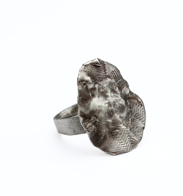 Emily McCulloch Childs, Ring (Ikuntji, Haasts Bluff, Luritja Country, NT/Torres Strait Islands, QLD), 2014/2018