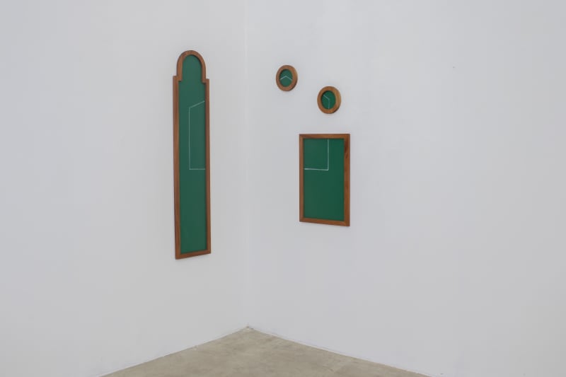 Débora Bolzsoni Lição de mímese, 2024 Madeira e fórmica [Wood and formica] Dimensões variáveis [Variable dimensions] Edition of 5