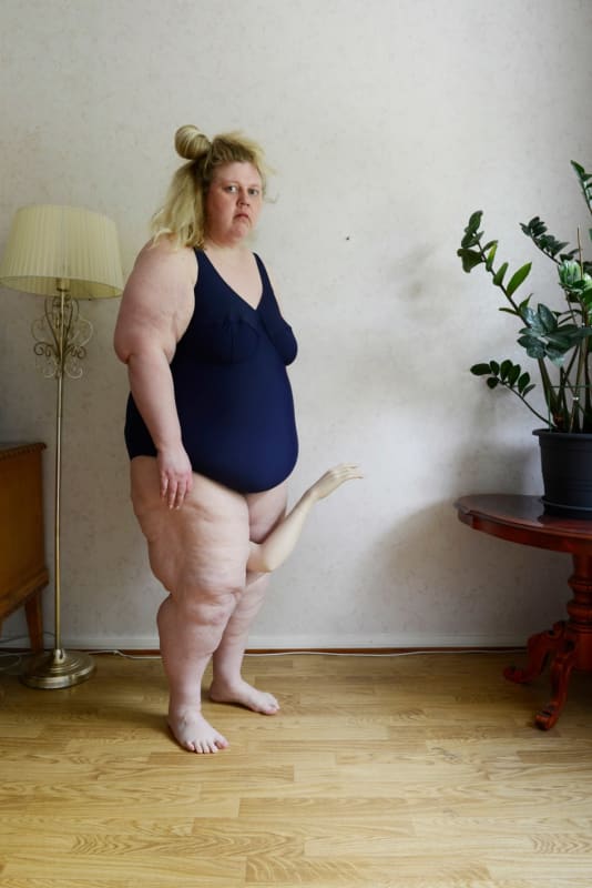 iiu Susiraja Handshake, 2017 Chromogenic print 13 11/16 x 10 7/16 inches 34.8 x 26.5 cm