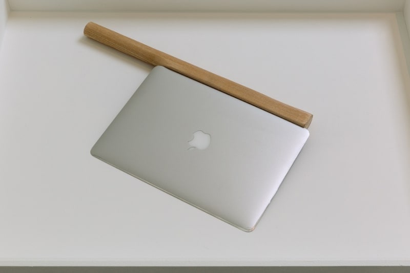 Exchange a mobile phone for a stone tool, Shimabuku