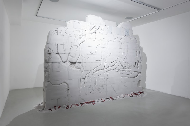 ХОРОШИЙ ПРИМЕР: ВЫСТАВКА МАЯНЫ НАСЫБУЛЛОВОЙ «ПАМЯТНИК ПАМЯТИ»