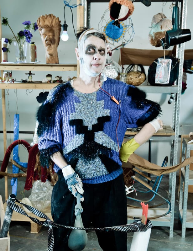 John Bock: NIXNUTZ CLIMAX at Haus Mödrath⁠