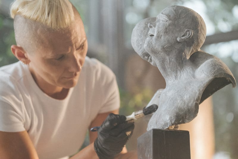 image of artist Hande Sekerciler in her studio