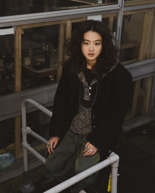 Li Hei Di in the studio (2023). Photo: Wenxuan Wang.