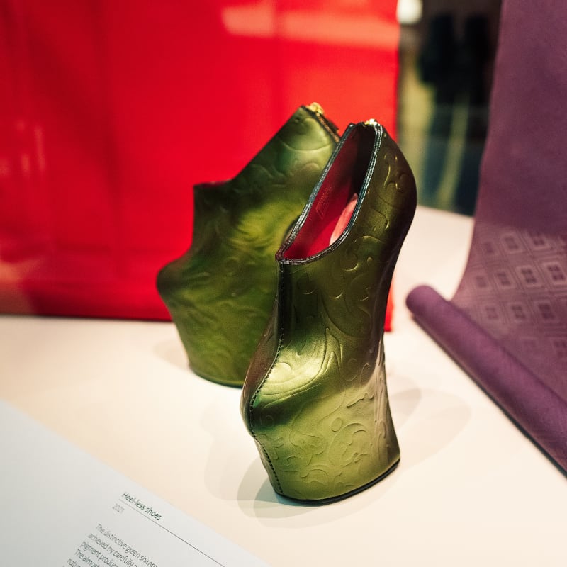 Exhibition | "Beguiling Beni: Safflower Red in Japanese Fashion" at Victoria and Albert Museum