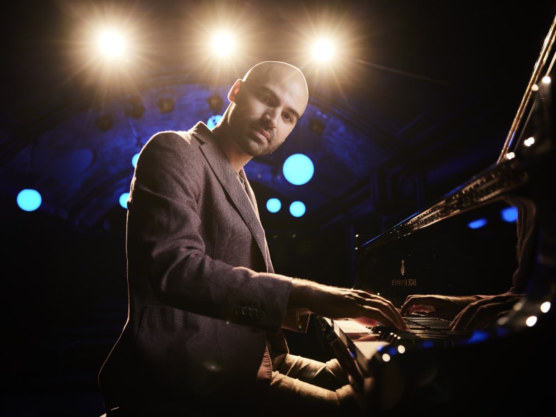 FLORIAN FAVRE | IDANTITÀ REVISITED, Avec Florian Favre, Claire Huguenin, Amine Mraihi, Baiju Bhatt, Raphaël Rossé et Lucie Gockel