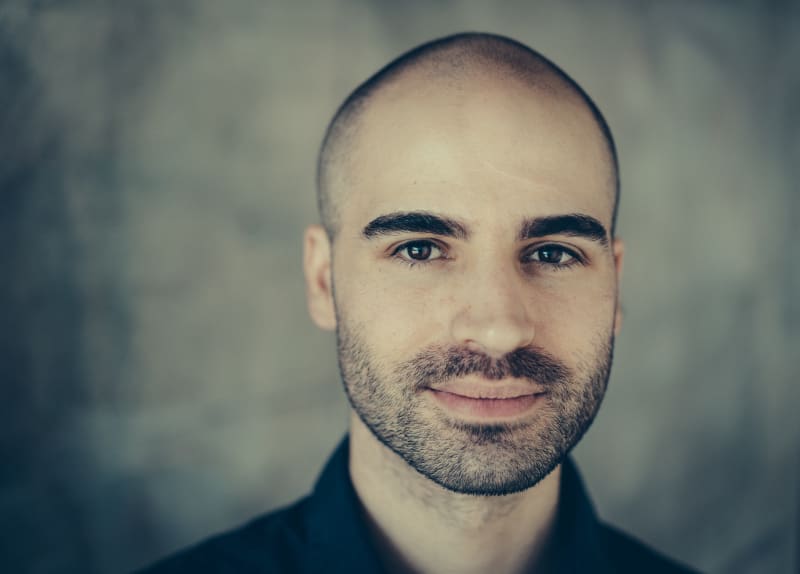 FLORIAN FAVRE, Idantità