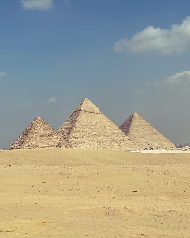 Dentro de Giza : el arte contemporáneo
