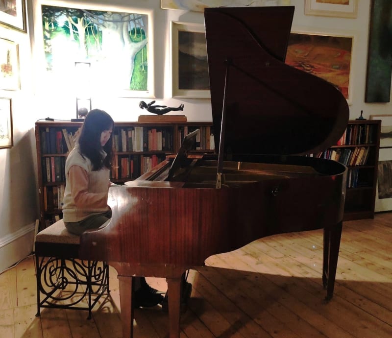 BirdsNest’s resident musician, Isha, playing her own composition in the Main Gallery. Photo: Tobie
