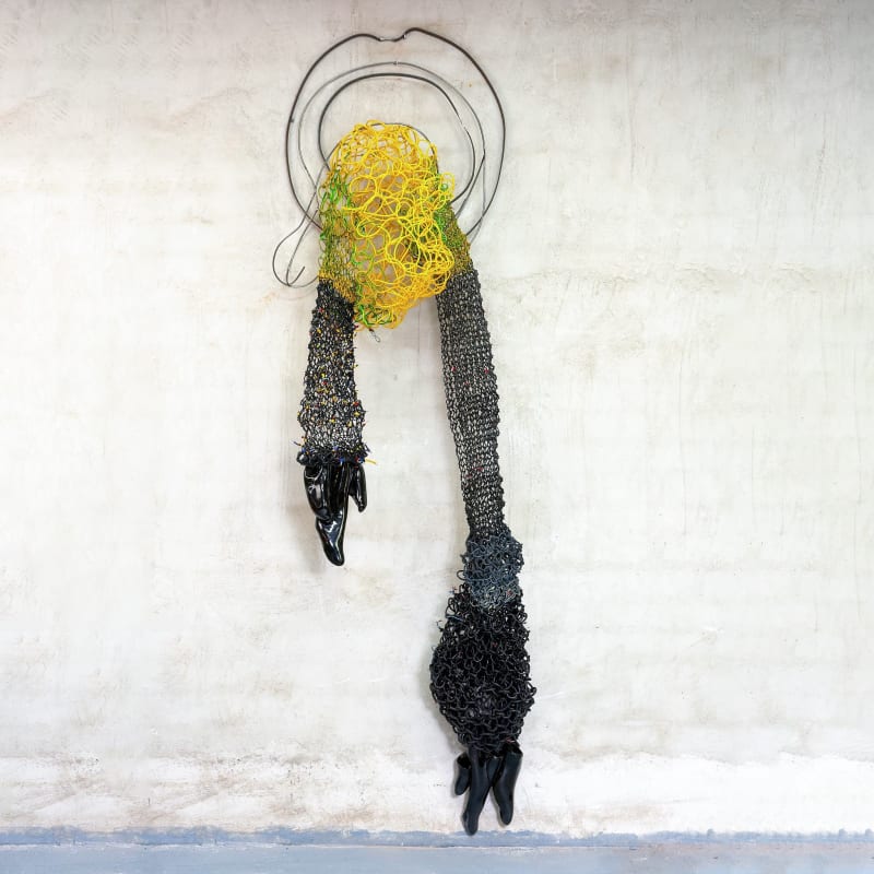 Susana Guerrero, 'Siempre hay una lengua que te escucha; labios / There is always a language that listens to you; the tonsils', 2023, Metal, cable tejido y cerámica esmaltada / Metal, woven wire and glazed ceramic, 240 x 55 x 20 cm
