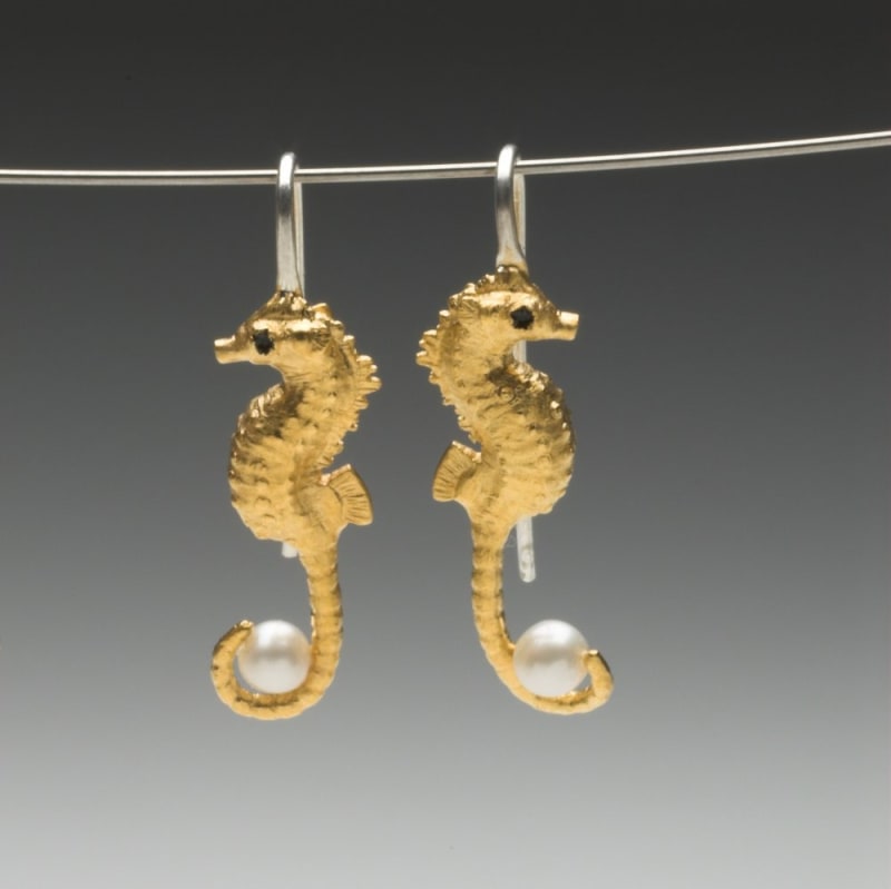 Rie Taniguchi Pygmy Seahorse Earrings , 2022 Silver, gold plating, enamel paint, pearls 26 x 9 x 5 mm