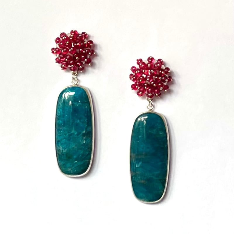 Claire Underwood Pom Pom Earrings, 2022 Apatite set in sterling silver and decorated with moving red spinel beads held in place with 18ct gold wire 4.5 x 1.3 x 0.8 cm