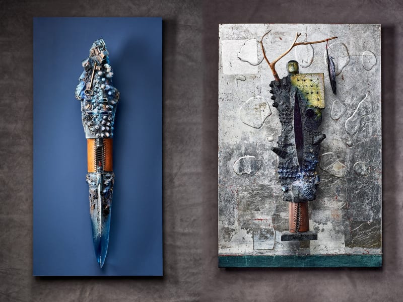 2 vägghängda glasverk i blått och grått av Bertil Vallien