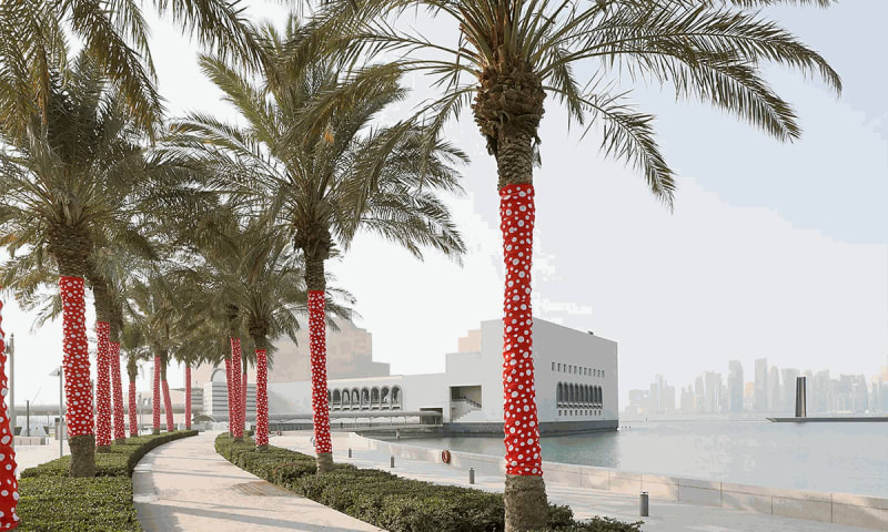 Yayoi Kusama, Dotty Tree Installation, 2022