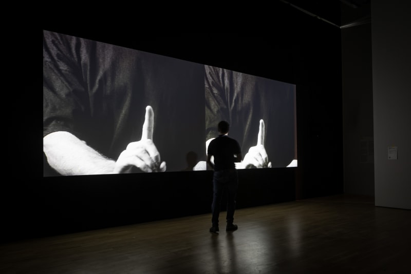 Bathing, 1977 Video, color, sound, 4:30 min Ed.3/30+5AP Kunstmuseum Wolfsburg, donated by the artist © VG Bild-Kunst, Bonn 2024