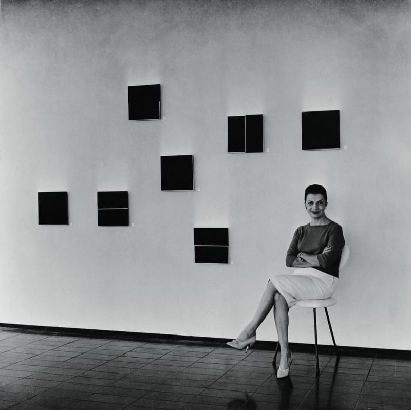 Lygia Clark with her “Unidades” at the Neoconcrete Exhibition, Rio de Janeiro, 1959 © Cultural Association “The World of Lygia Clark” (Ref. 20878)