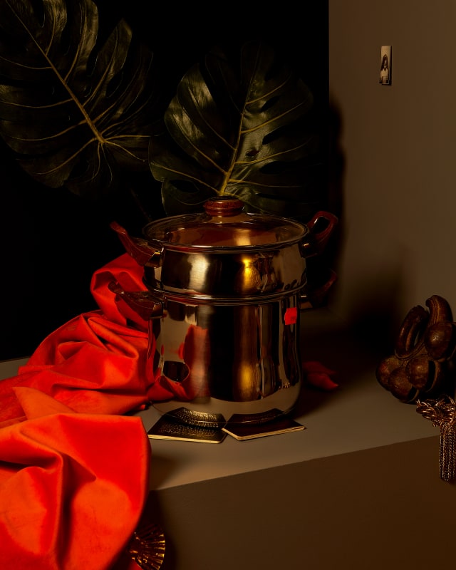 Maya-Inès Touam, Cocotte au foyer, 2021, Tirage papier Fine Art, contrecollé sur aluminium, encadré sous verre musée