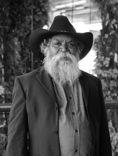 Portrait of Warlimpirrnga Tjapaltjarri. Courtesy World Red Eye (2015)