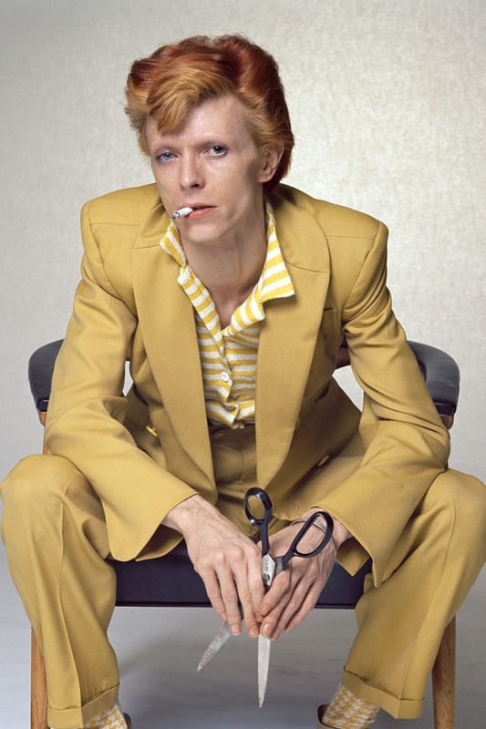 Terry O'Neill, Bowie in Yellow Suit