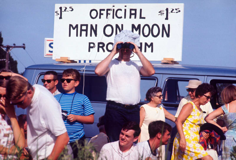 We Choose to go to the Moon, Watching the Watchers - David Burnett and the Apollo XI Launch