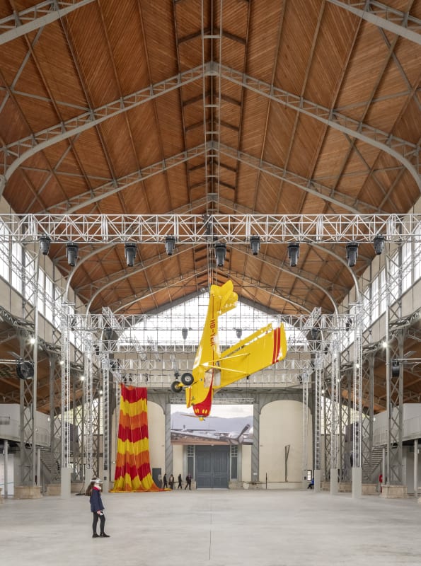 "Dans l'air, les machines volantes" au Hangar Y, Commissariat : Art Explora, Marie-Laure Bernadac and Blanche de Lestrange, © Luc Boegly