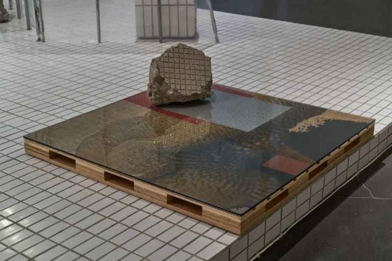 “张如怡：低声细语”展览现场，2022。图片由UCCA尤伦斯当代艺术中心提供，摄影：孙诗。Installation view of “Zhang Ruyi: Speaking Softly ,” 2022. Photograph by Sun Shi, courtesy UCCA Center for Contemporary Art.