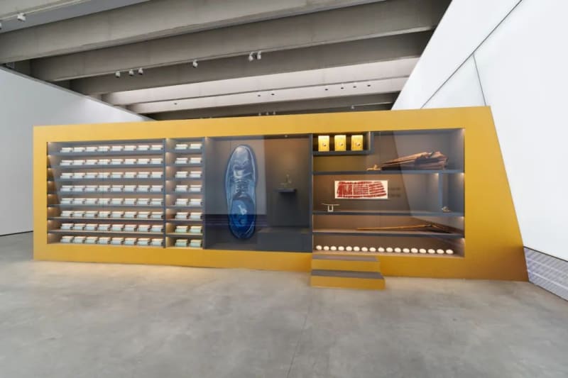 刘任“白洞——甲骨文的奥秘与当代表意”展览现场, 2023, 图片致谢艺术家和798 CUBE Installation view of LIU Ren “White Holes: The Mysteries and Modern Perceptions of Oracle Bone Script,”...