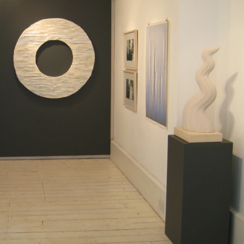 The sea of spring rising and falling, all the day long